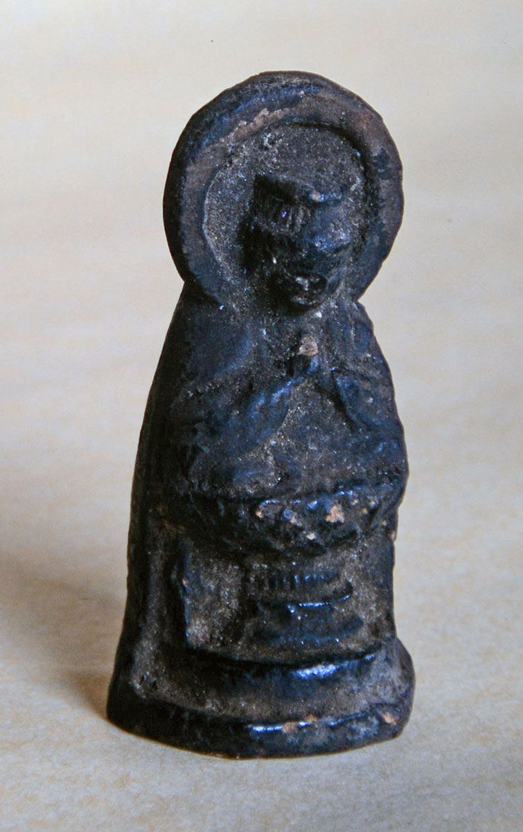 A small, palm-sized Dainichi Nyorai that was housed as a treasure in the Five-Storied Pagoda. Buddha image for the private worship of the feudal lord.