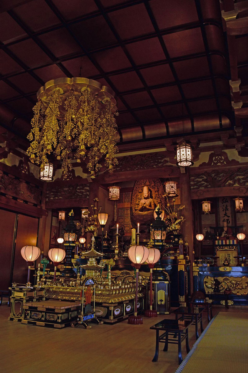 The highest point in the back centre is Dainichi Nyorai. Inner canopy of the main hall.