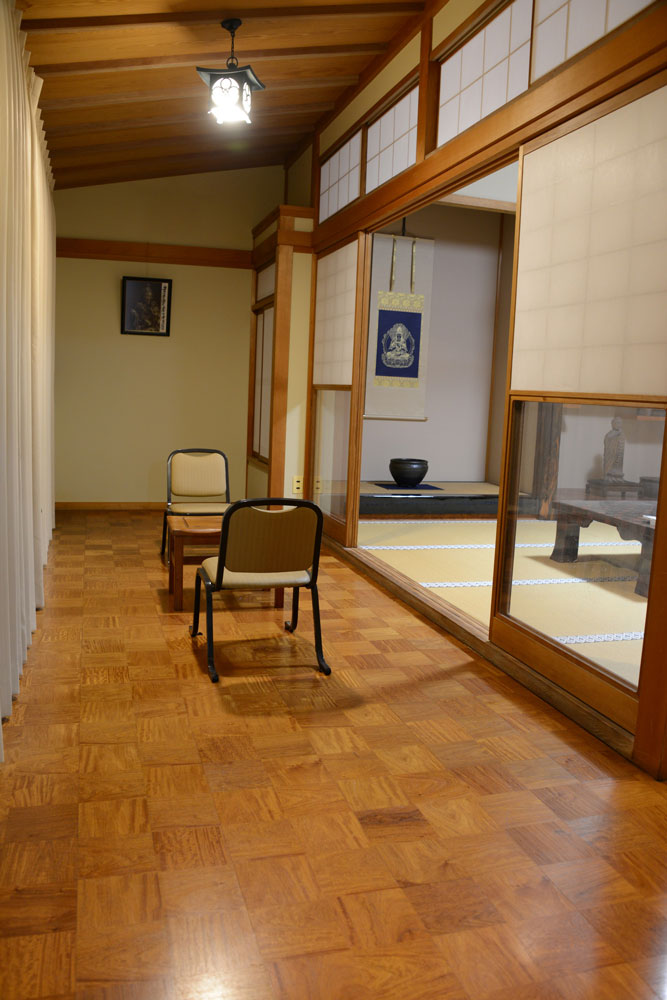 Guest room side space