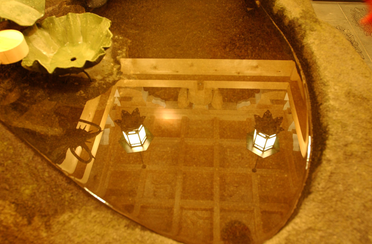The letters reflected on the surface of the water in the washbasin are correct characters.