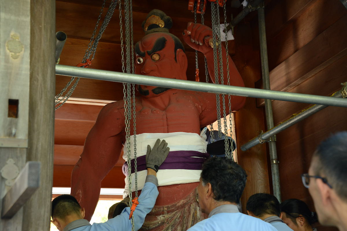 阿形仁王像 搬出用チェーンの設置