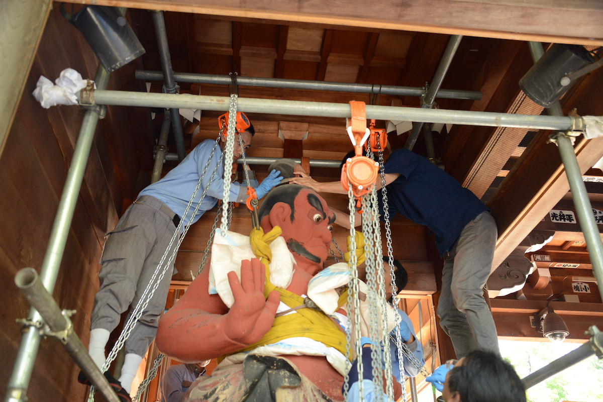 吽形仁王像 搬出つり上げ作業
