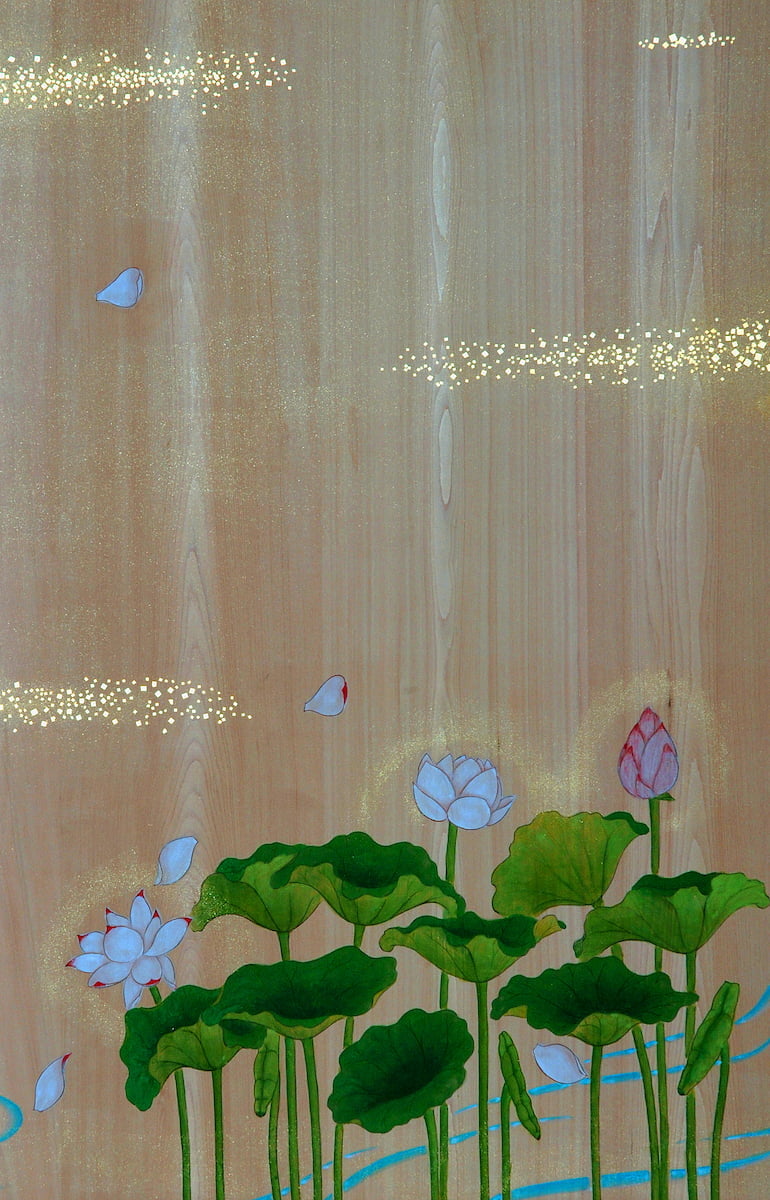 堂宇・六角堂内部を飾る蓮花の花々