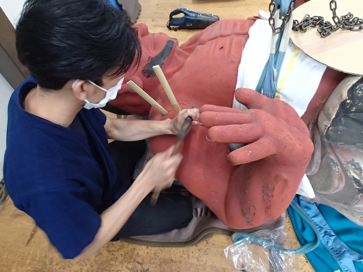 吽形仁王像 右肩解体作業