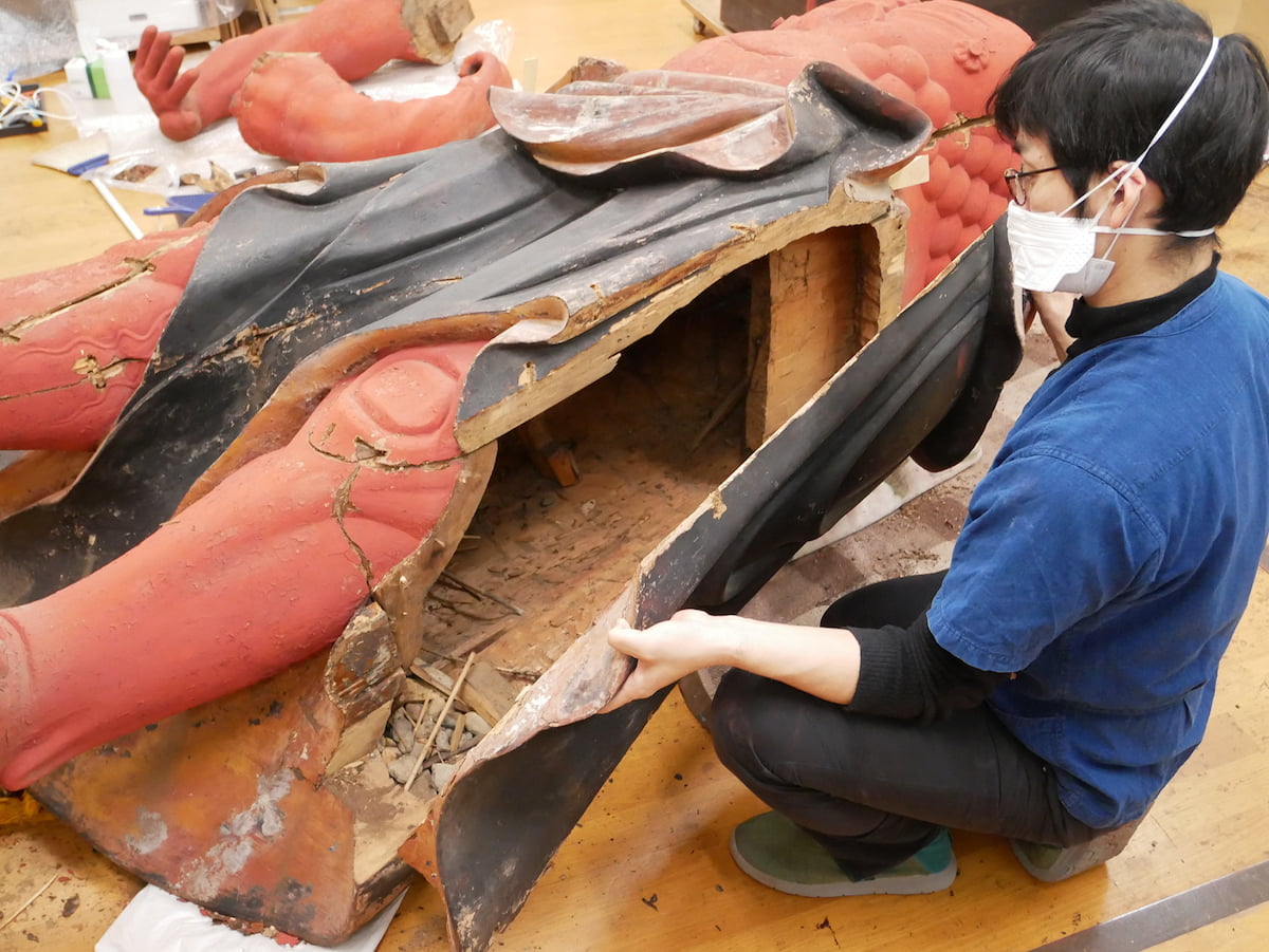 阿形仁王像 左体側部解体作業