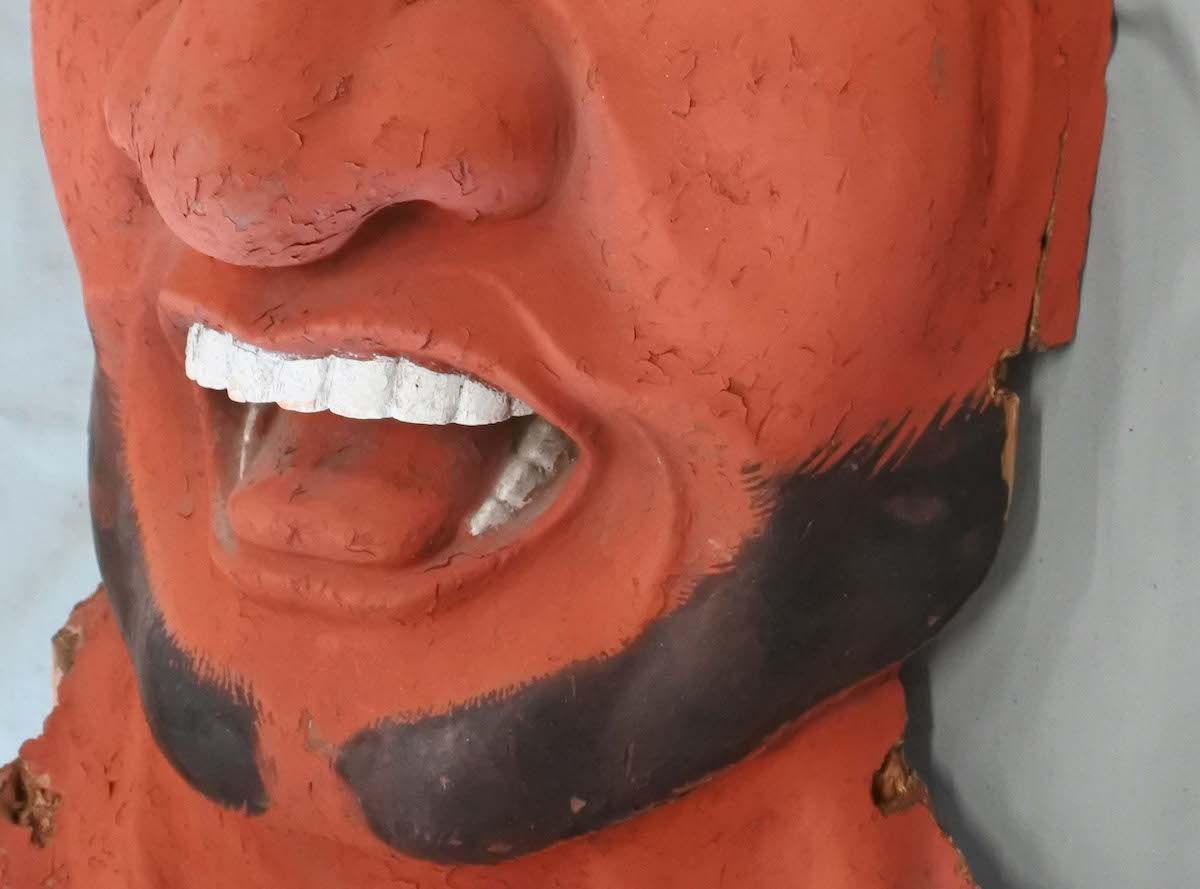 阿形仁王像 顎鬚（あごひげ）の剥落箇所