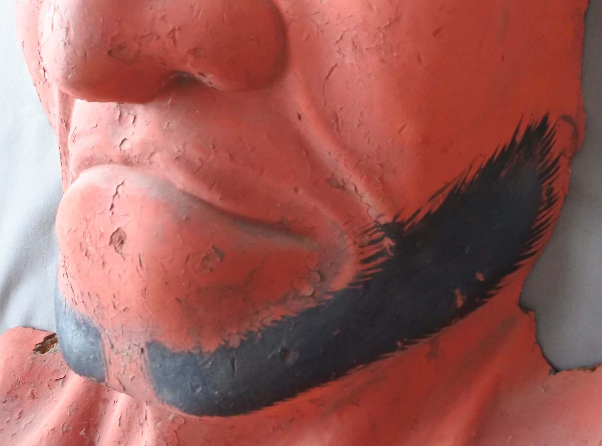 吽形仁王像 顎鬚（あごひげ）の補彩