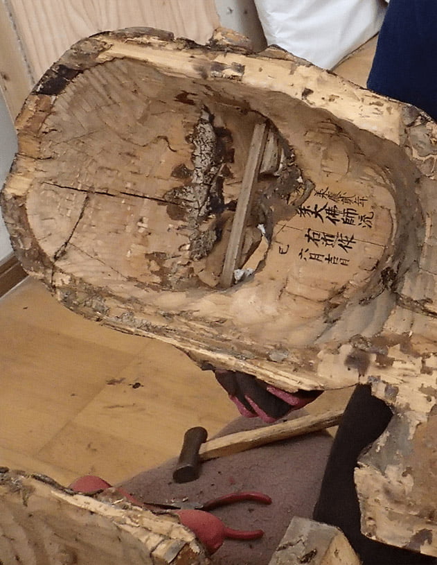 吽形仁王像 面部裏の制作時期や製作者の墨書