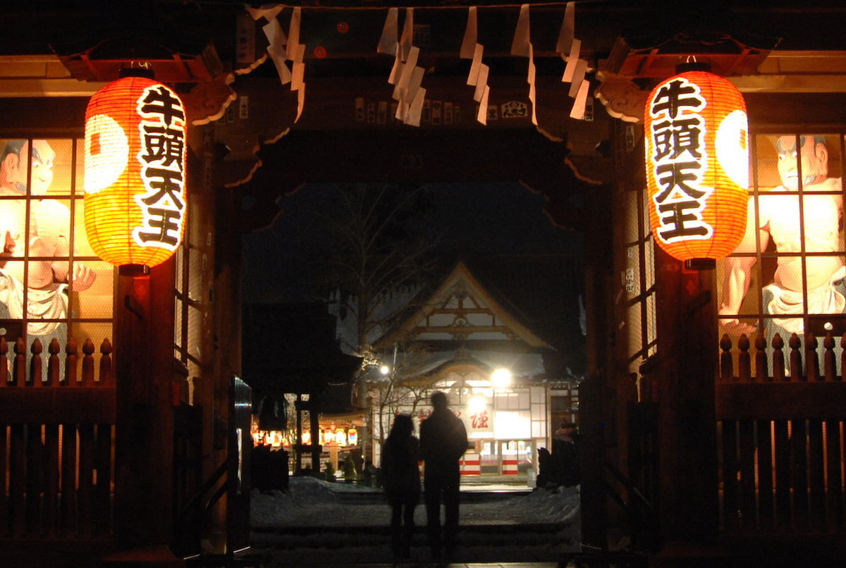 最勝院を訪れる参拝者（松の内明け）